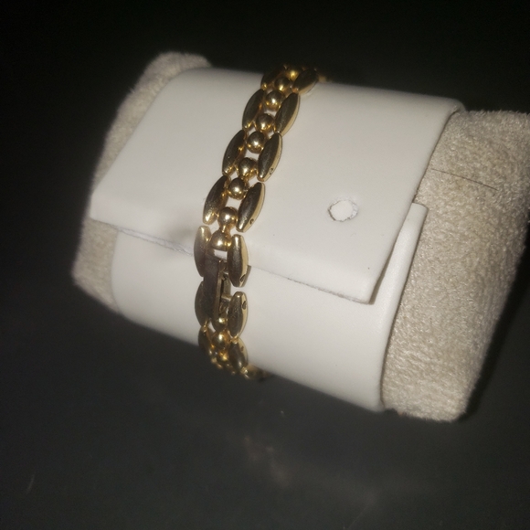 Antique Women's Gucci Watch - Picture 3 of 3